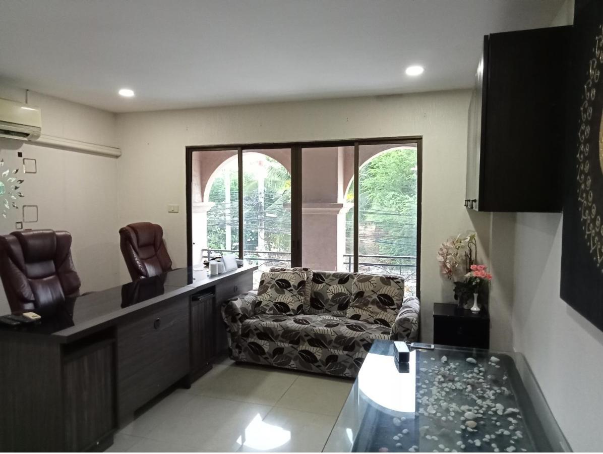 Lucky Inn Suites Pattaya Eksteriør billede